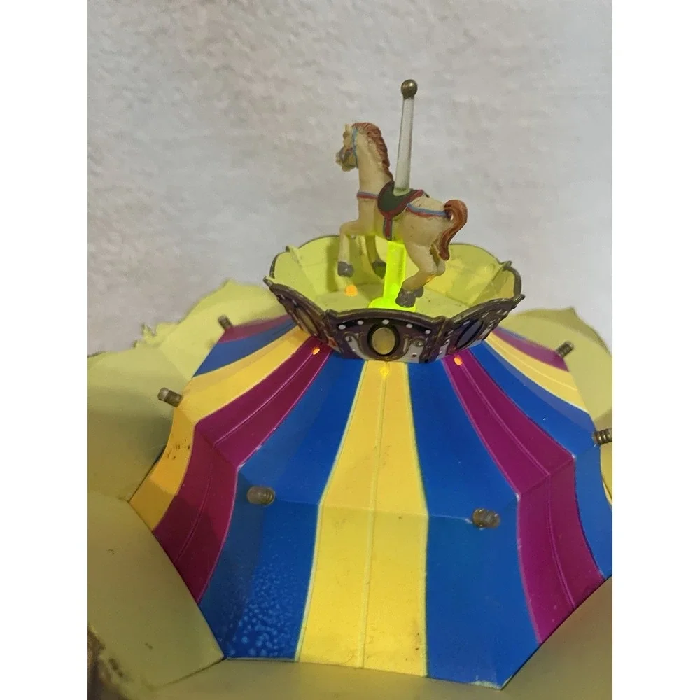 Lemax Carole Towne Animated Belmont Carousel Lighted With Sound.  *See Details*